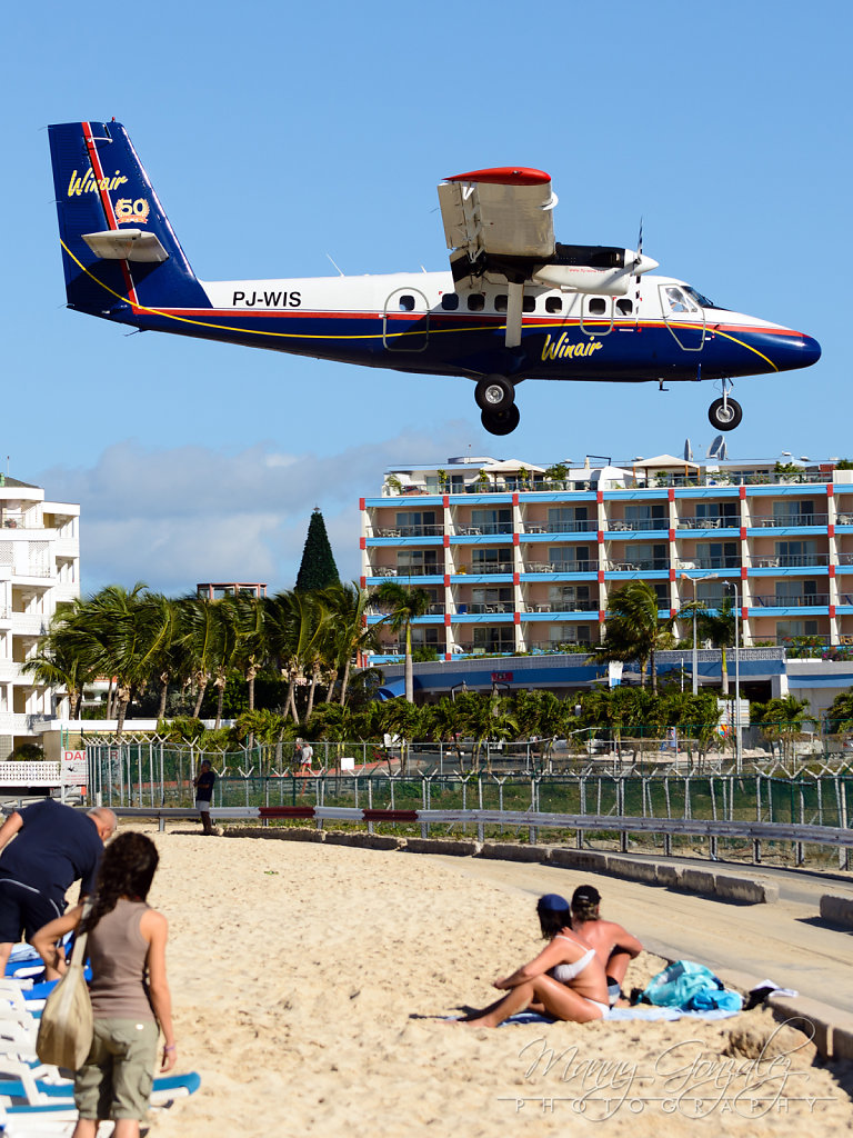 De Havilland Canada DHC-6-300 Twin Otter PJ-WIS (cn 447)
