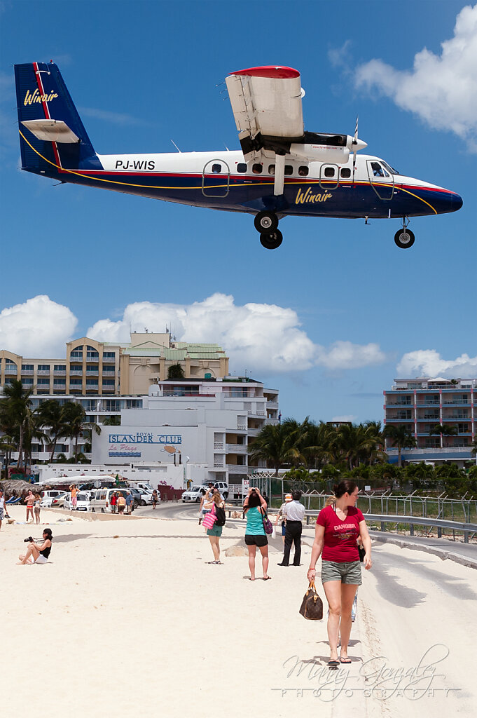 De Havilland Canada DHC-6-300 Twin Otter PJ-WIS (cn 447)