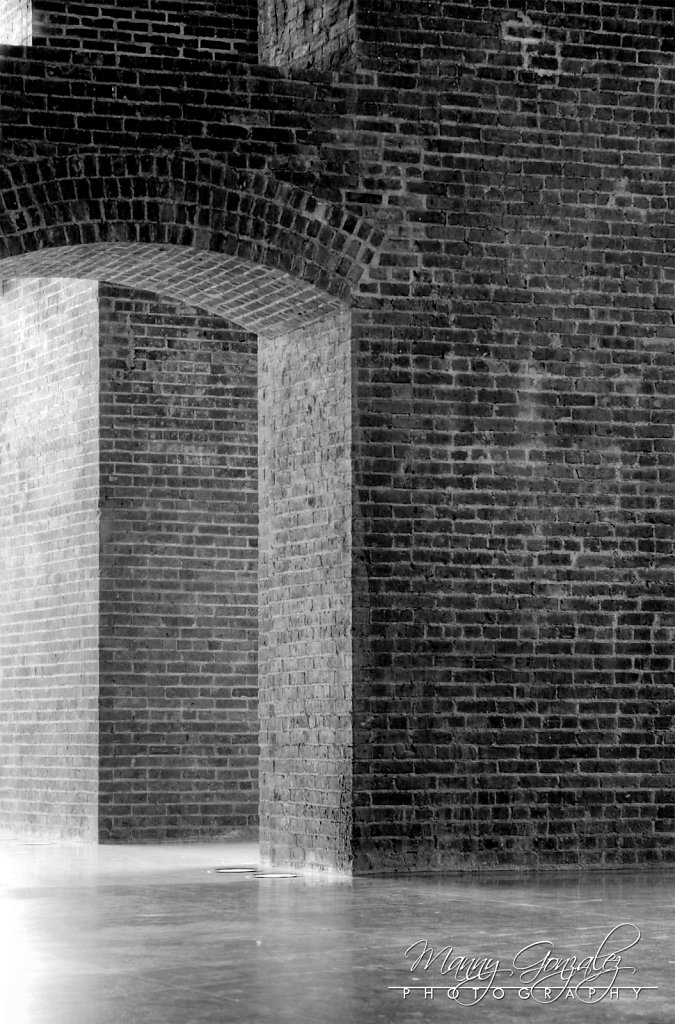 DSC-4044-BW-2048.jpg